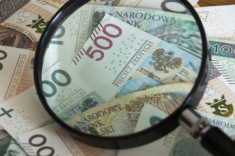 Dług publiczny puchnie. Polska na tle UE