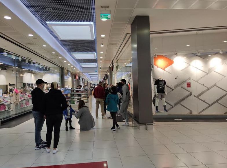 Polacy wrócili do galerii, ale zastali wiele pozamykanych sklepów