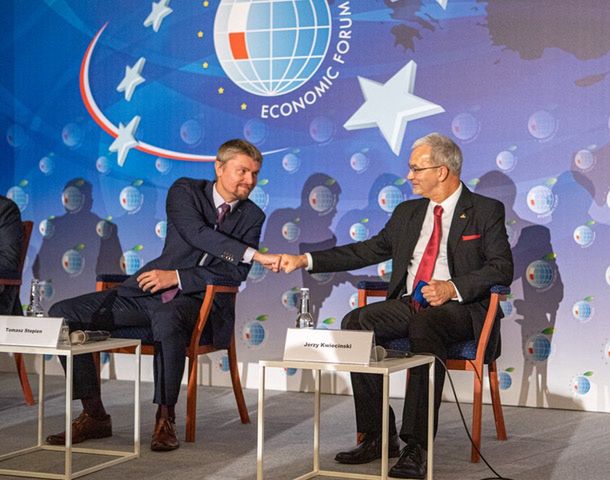 "Nie jesteśmy w stanie dojść do neutralności klimatycznej bez zwiększania udziału gazu. To realna alternatywa dla węgla" - Jerzy Kwieciński, prezes PGNIG na Forum Ekonomicznym w Karpaczu 