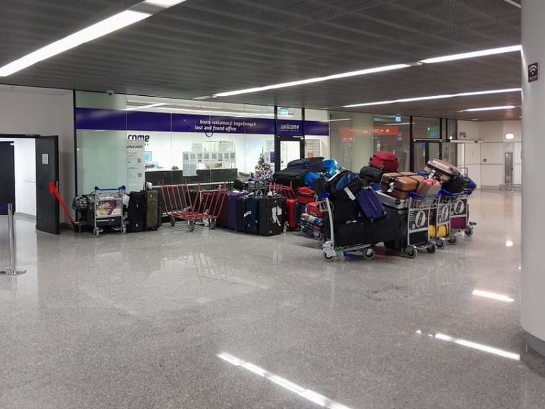 "Nadane walizki nie dotrą tym samym rejsem". Lotnisko Chopina ostrzega pasażerów