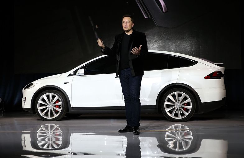 Elon Musk sprzedał akcje Tesli za blisko 3,6 mld dol.