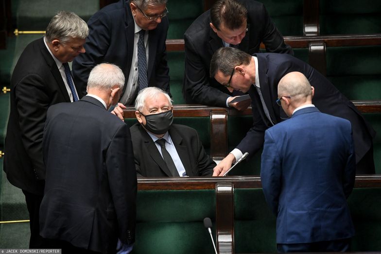 Zarówno posłowie partii rządzącej, jak i opozycji poparli projekt podwyżki uposażeń.