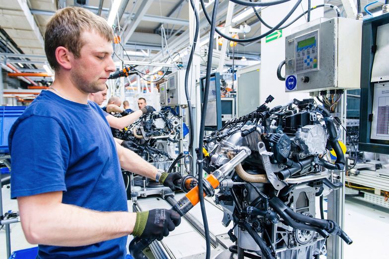 Niemieckie fabryki zwalniają. Produkcja aut spada