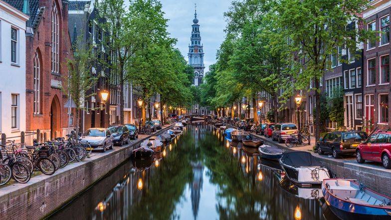 Amsterdam wprowadza zakaz kupowania domów na wynajem