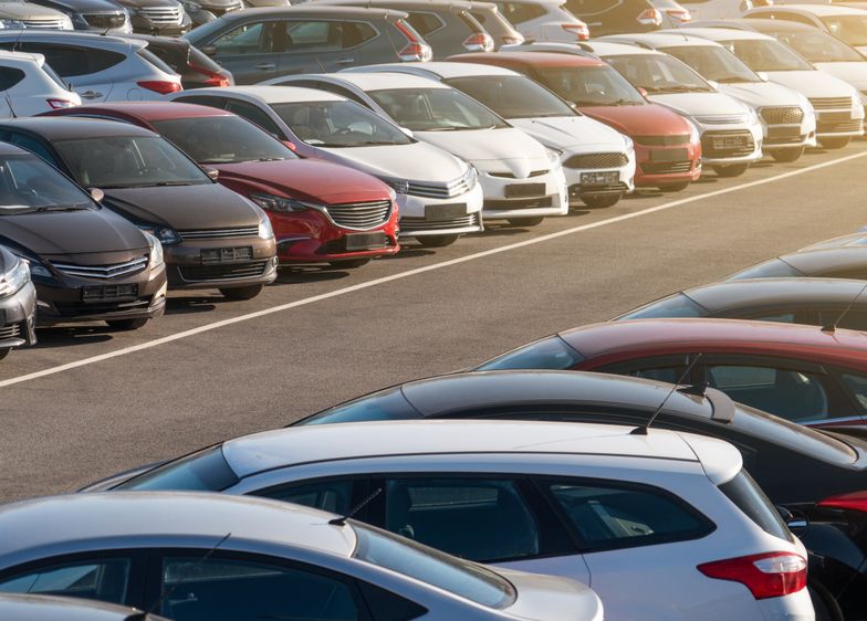 "Rynek doszedł do ściany". 2023 r. ma przynieść wyhamowanie podwyżek cen nowych aut