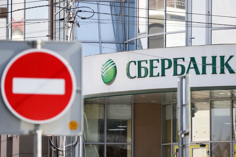 Największy rosyjski bank opuszcza rynek europejski. To skutek "presji zachodnich sankcji"