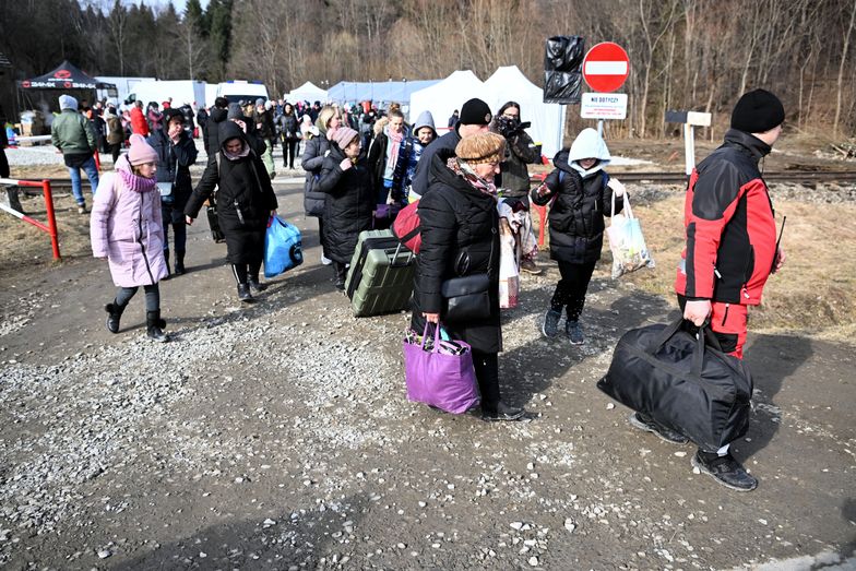 Jak można wesprzeć uchodźców z Ukrainy? Oto lista sprawdzonych zbiórek i organizacji, które pomagają