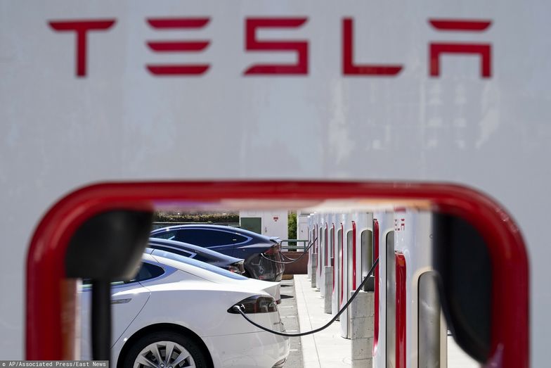 Tesla zablokowana z powodu usterki baterii. Naprawa kosztuje fortunę