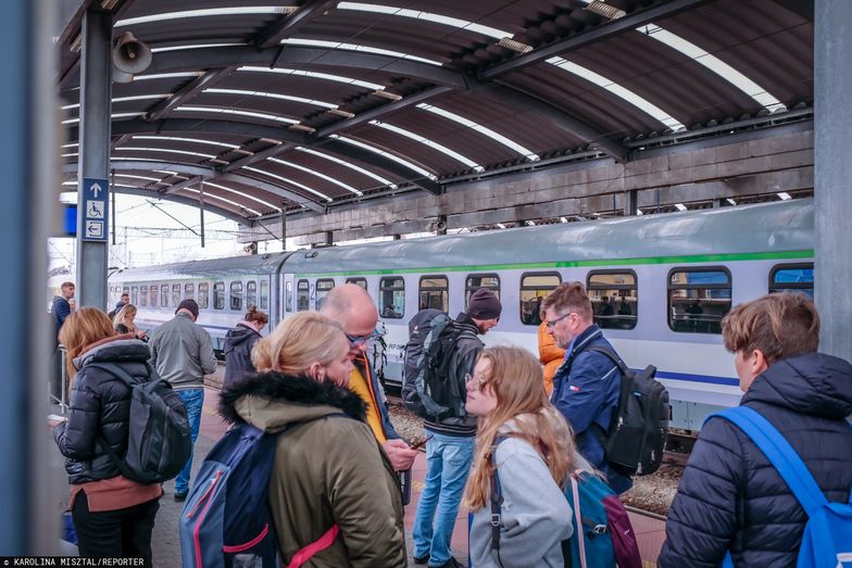 Ceny biletów PKP mają spaść, ale nie poprzez obniżkę VAT-u. Rząd ma inny plan