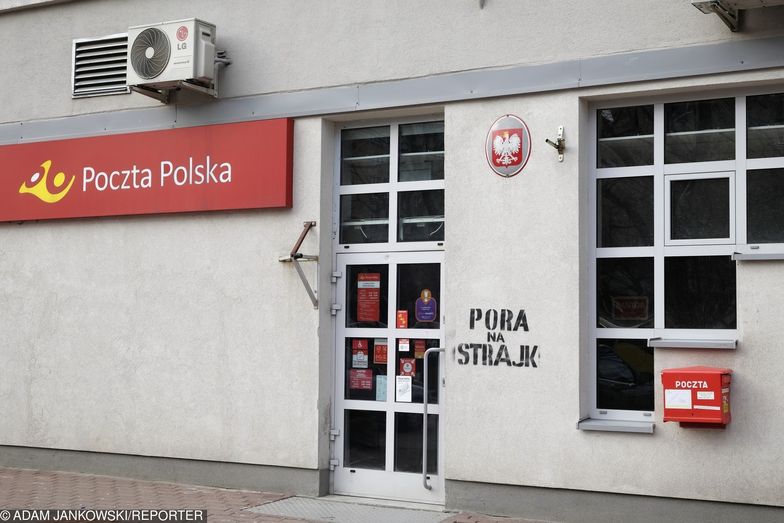Niezadowoleni pracownicy Poczty Polskiej chcą dymisji jednego z dyrektorów