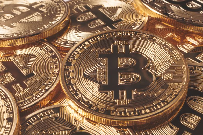 Kurs bitcoina gwałtownie rośnie. Przebił barierę 10 tys. dolarów