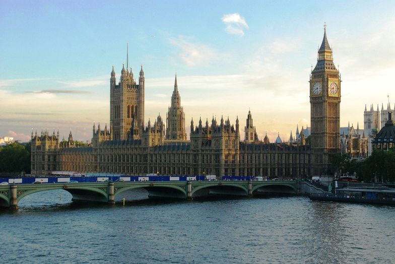 Parlament brytyjski w Londynie.