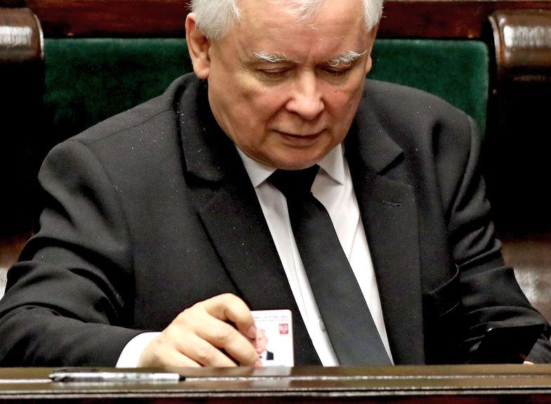 Polska musi przyjąć euro, ale nie musi podawać konkretnej daty. Prezes Kaczyński określił warunki