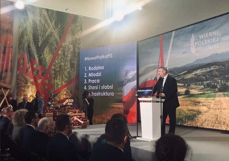 Minister Ardanowski: wkrótce rozpocznie się znakowanie ziemniaków biało-czerwoną flagą 