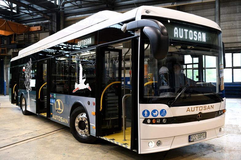 Pierwszy w pełni elektryczny autobus zjechał właśnie z tasmy produkcyjnej w fabryce Autosana w Sanoku