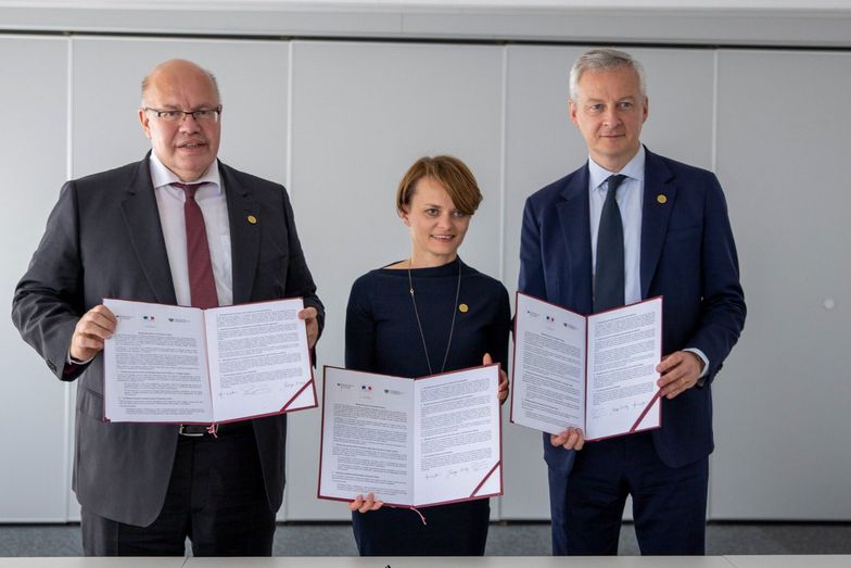 Jadwiga Emilewicz podpisała dokument z przedstawicielami władz Niemiec i Francji.