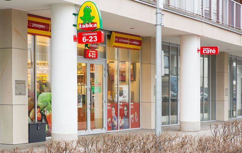Żabka ma w Polsce ponad 5 tys. sklepów. Niektóre zamienią się w punkty bezobsługowe