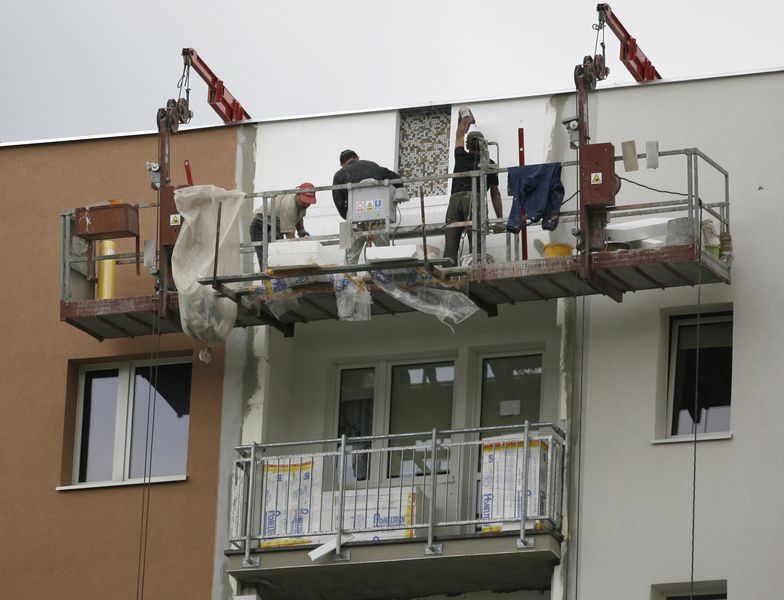 Ocieplanie bloku - 85 proc. gminnych bloków wymaga remontu