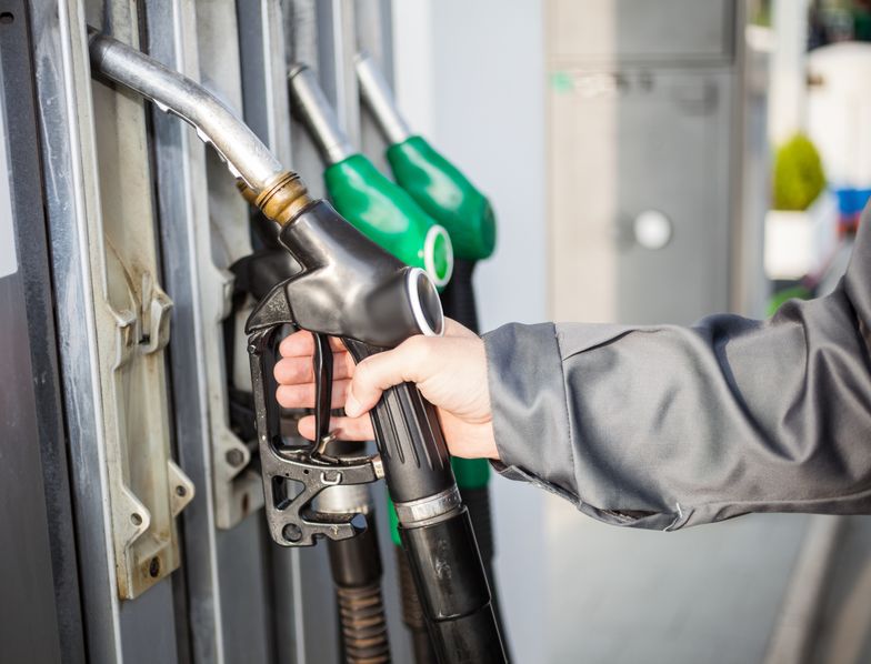 Opłata wzrośnie zarówno na benzynę, jak i na olej napędowy oraz gaz.