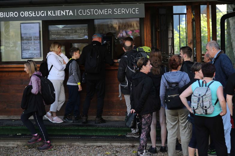 Ciemne chmury gromadzą się nad urlopowiczami. Nie wszyscy będą mogli pozwolić sobie na wymarzony urlop tego lata.