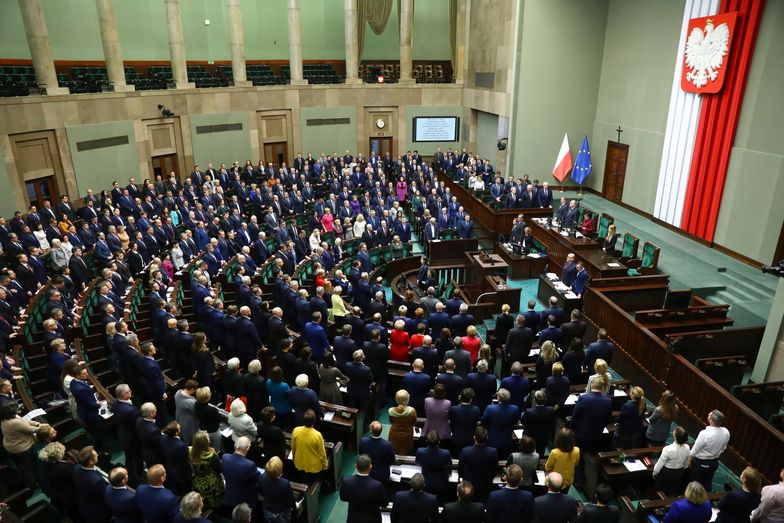 Sejm przyjął ustawę o 13. emeryturach.