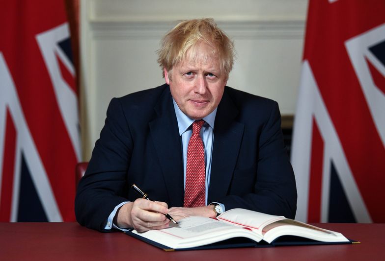 W piątek wieczorem premier Boris Johnson podpisał umowę brexitową