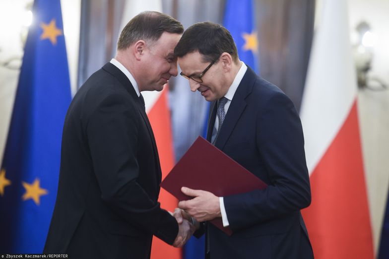 Andrzej Duda i Mateusz Morawiecki. Prezydent o emeryturach stażowych niewiele mówi, rząd nie chce o nich w ogóle rozmawiać
