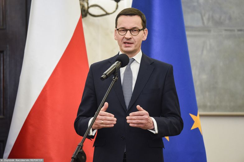Premier zaniepokojony spożyciem "małpek" przez Polaków. Apeluje o umiar