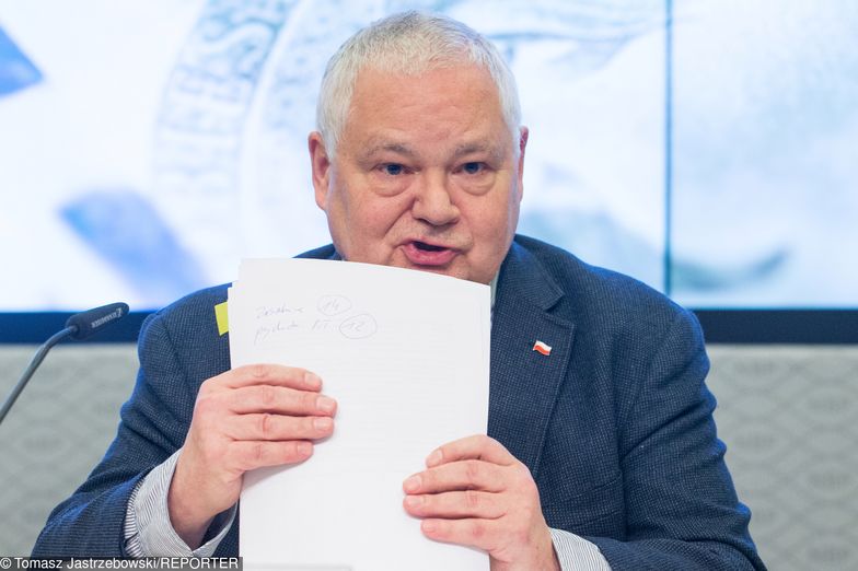 Prezes NBP Adam Glapiński zarobił w 2018 roku 709,5 tys. zł brutto.