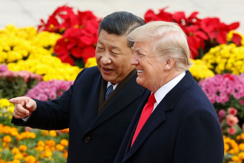 Przywódcy USA Donald Trump i Chin Xi Jinping podczas spotkania w listopadzie. Teraz mają mniej powodów do uśmiechu