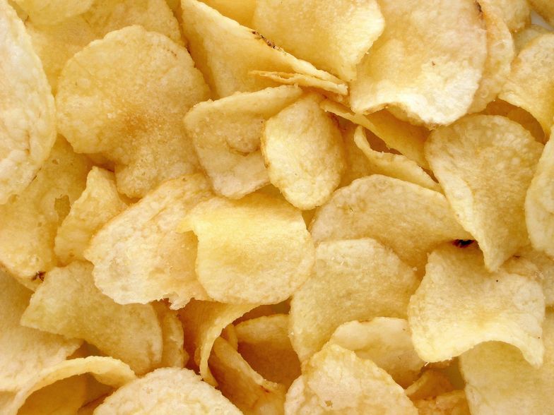 Do produkcji czipsów stosuje się odpowiednie, suche odmiany ziemniaka.
