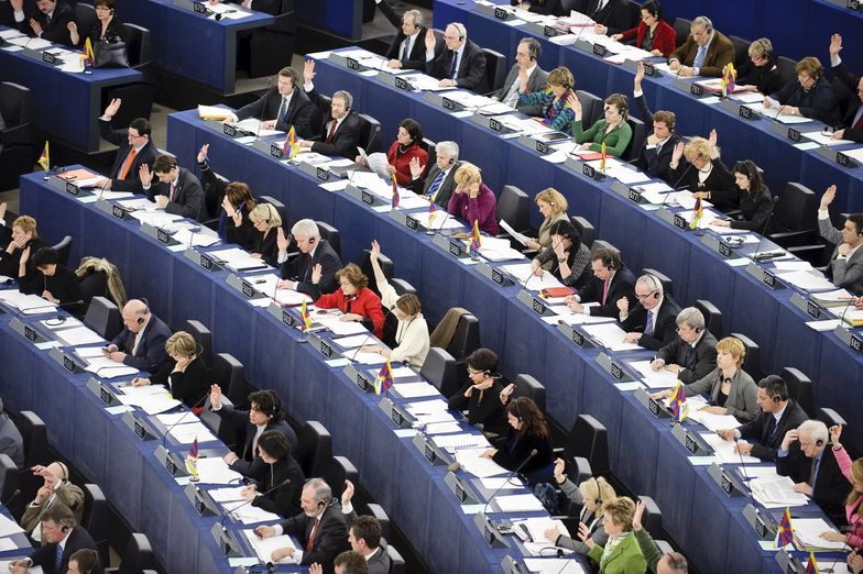 Europosłowie przyjęli projekt ustawy o zniesieniu zmiany czasu w 2021 roku
