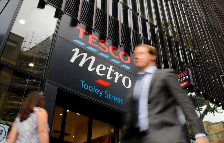 4,5 tysiąca osób ma stracić pracę w wyniku restrukturyzacji sieci Tesco Metro w Wielkiej Brytanii.