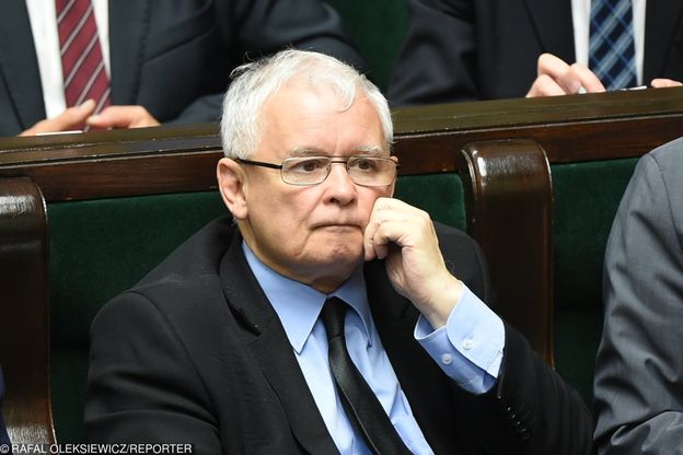 Jarosław Kaczyński każe rządowi dalej szukać pieniędzy na drogi lokalne, ale już nie w kieszeni obywateli. Gdzie je znajdzie? - Money.pl