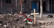 Rosjanie wykopują zwłoki w Mariupolu i zakazują nowych pochówków.