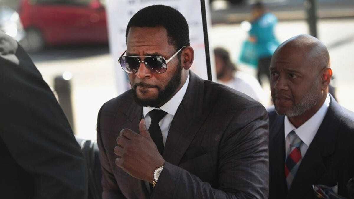 R. Kelly pozwał amerykański rząd. Zza krat domaga się odszkodowania