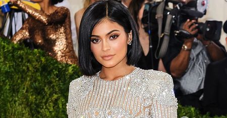 Kylie Jenner po raz kolejny zmieniła kolor włosów! Tym razem postawiła na dość drastyczną zmianę...