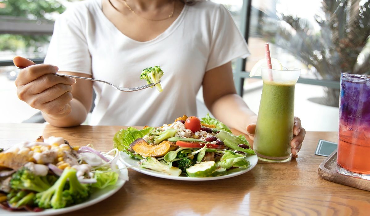 Dieta na ratunek jelitom. Co można jeść, a czego lepiej unikać?