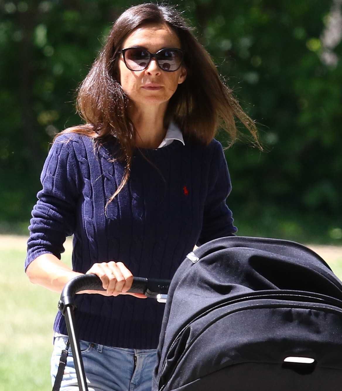 Marta Kaczyńska pokazała zgrabne nogi na spacerze z synem Stasiem