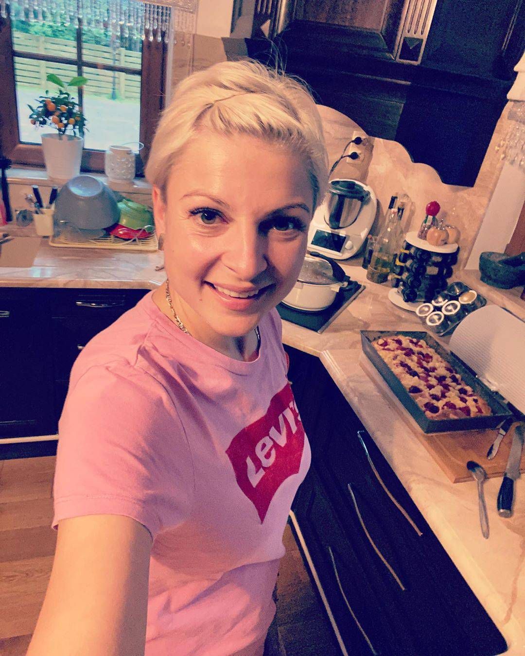 Magda Narożna bez makijażu szaleje w kuchni