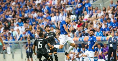 Lech odpadł z Ligi Mistrzów po porażce z Karabachem 1:5.