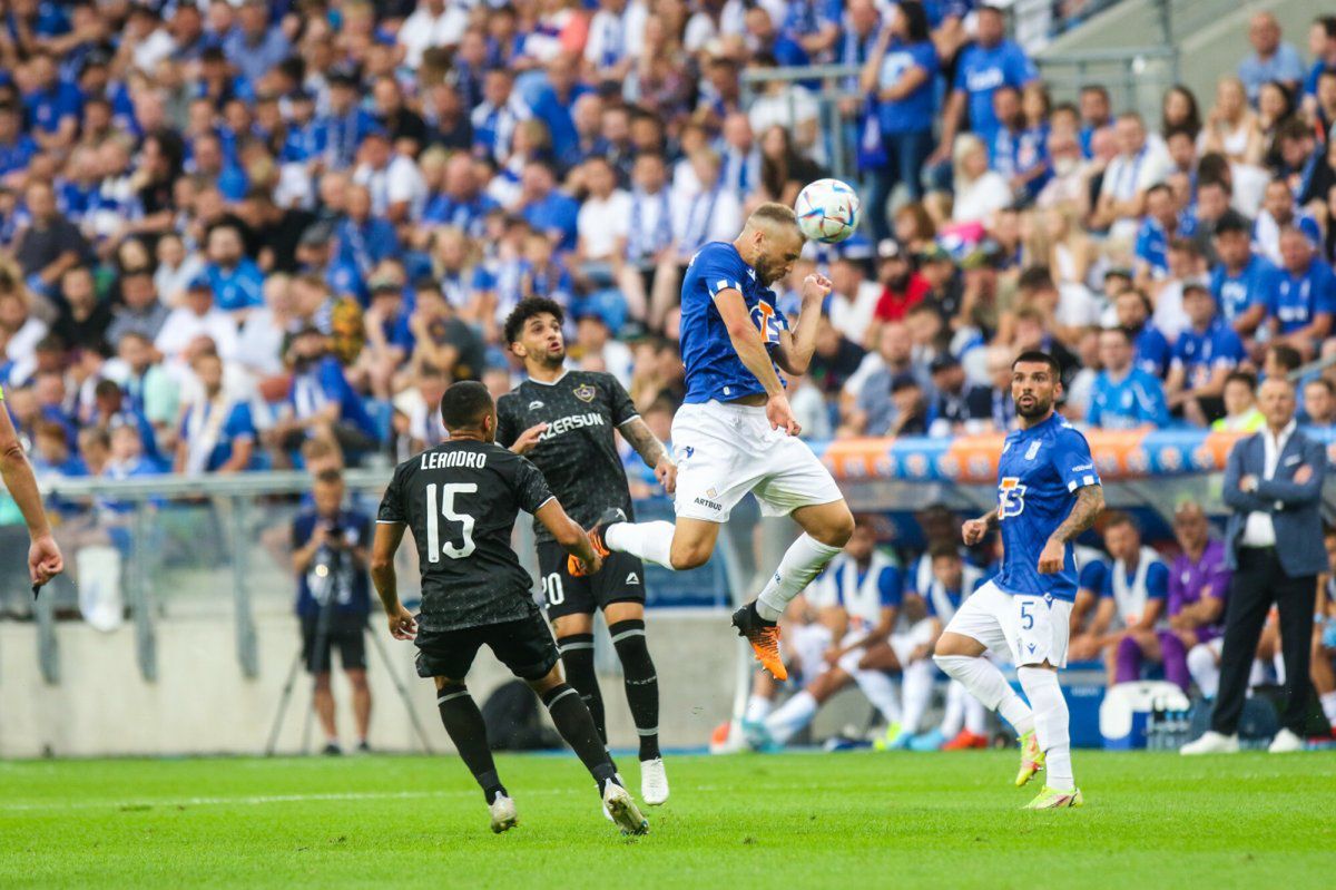 Lech odpadł z Ligi Mistrzów po porażce z Karabachem 1:5.