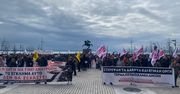 Grecja: „Tory są we krwi” – członkowie związku przyłączają się do protestujących w Salonikach, by domagać się sprawiedliwości dla ofiar katastrofy kolejowej