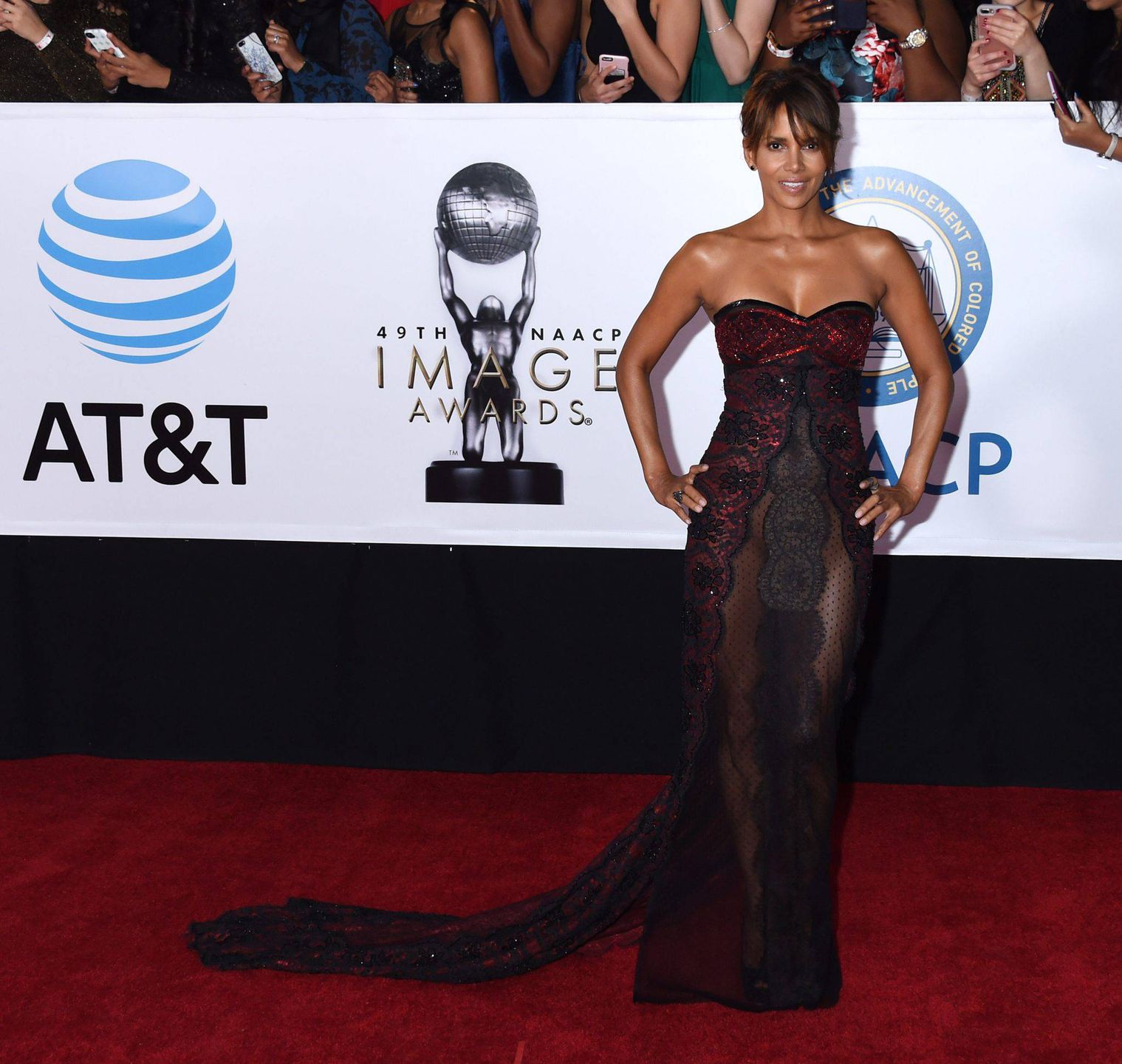 Halle Berry zapomniała bielizny -  49th NAACP Image Awards