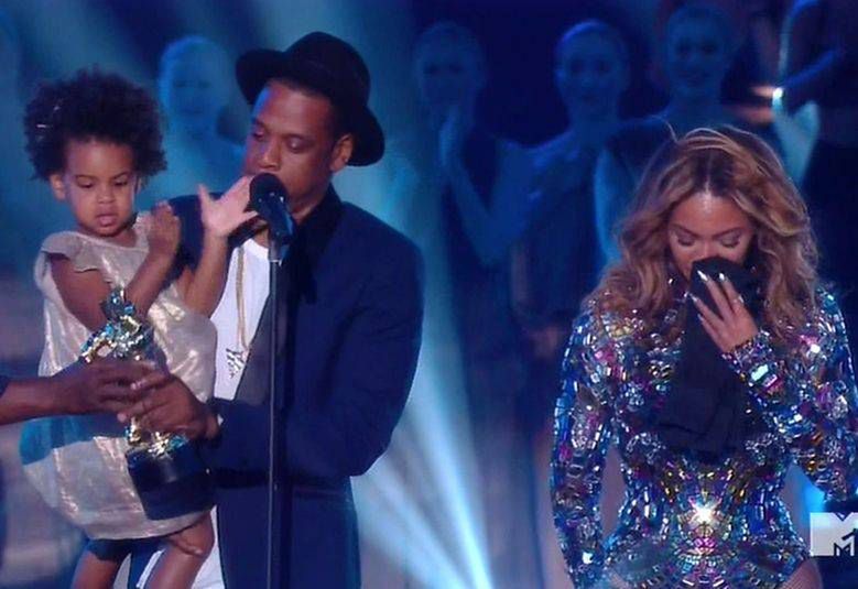 Beyonce popłakała się na gali MTV VMA! A wszystko przez pocałunek z Jay'em-Z! [wideo]