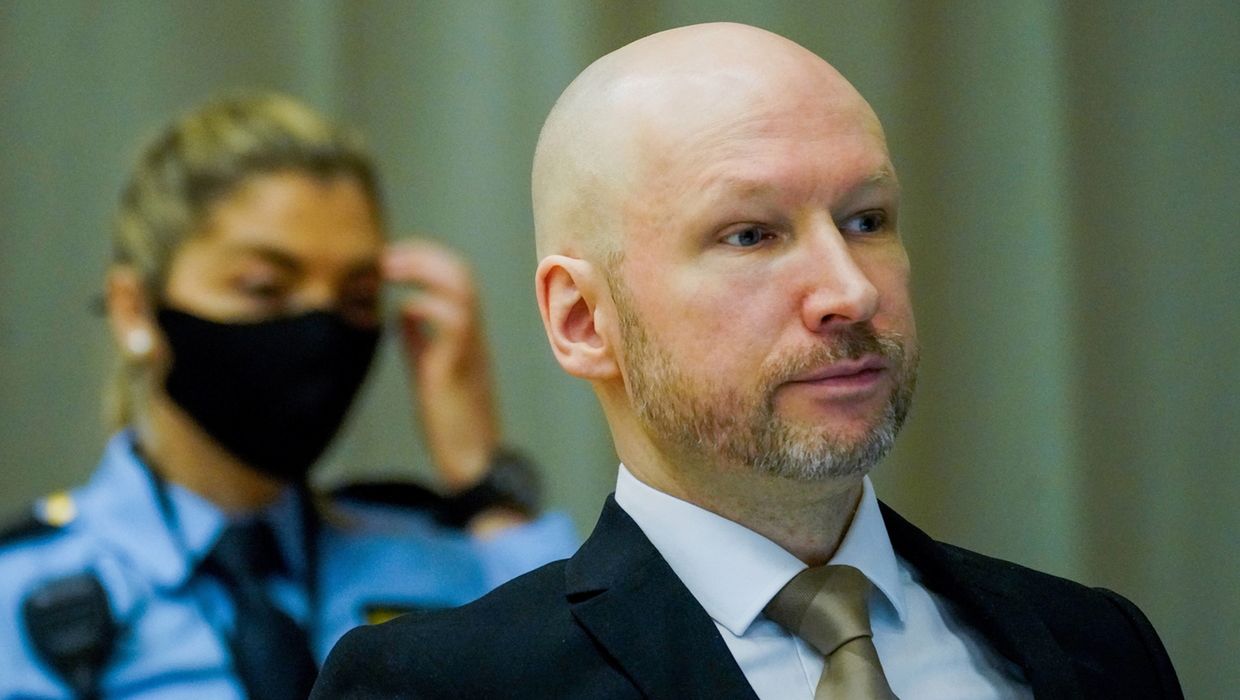 Sąd rozpatruje wniosek Andersa Breivika o warunkowe zwolnienie.