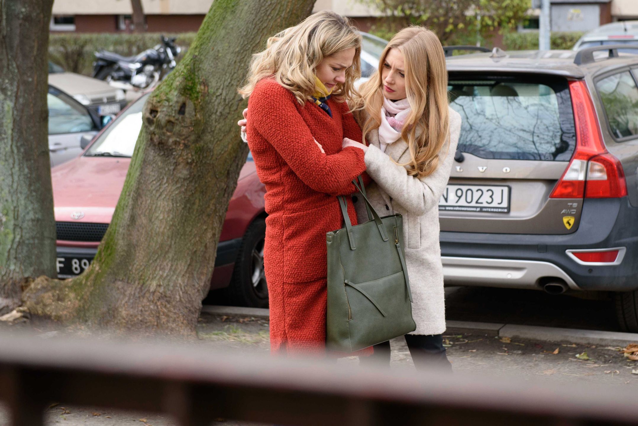 Na Wspólnej, Zuza (Małgorzata Socha), Elżbieta (Paulina Chapko)