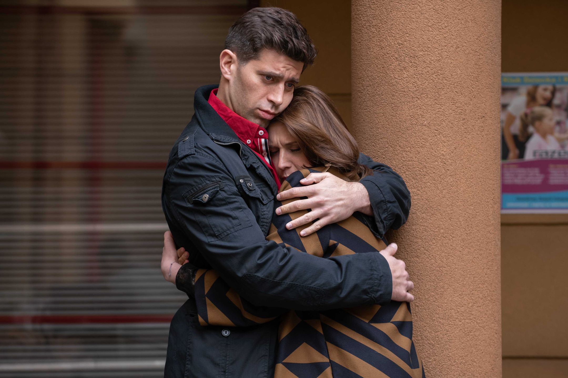 Na Wspólnej odcinek 2829, Mikołaj (Krzysztof Wieszczek), Roma (Julia Kamińska)