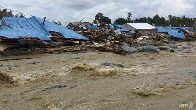 Indonezja: Potężne fale pływowe niszczą domy w środkowym Sulawesi