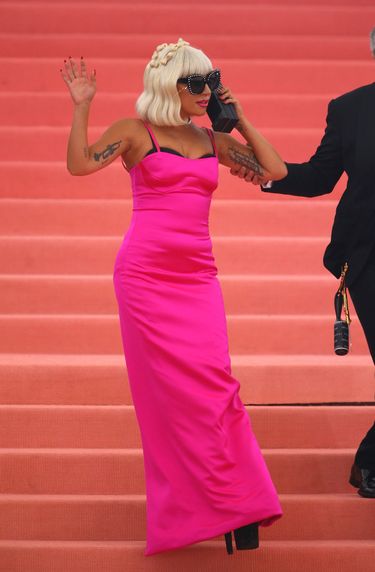 Lady Gaga - różowa kreacja, MET Gala 2019